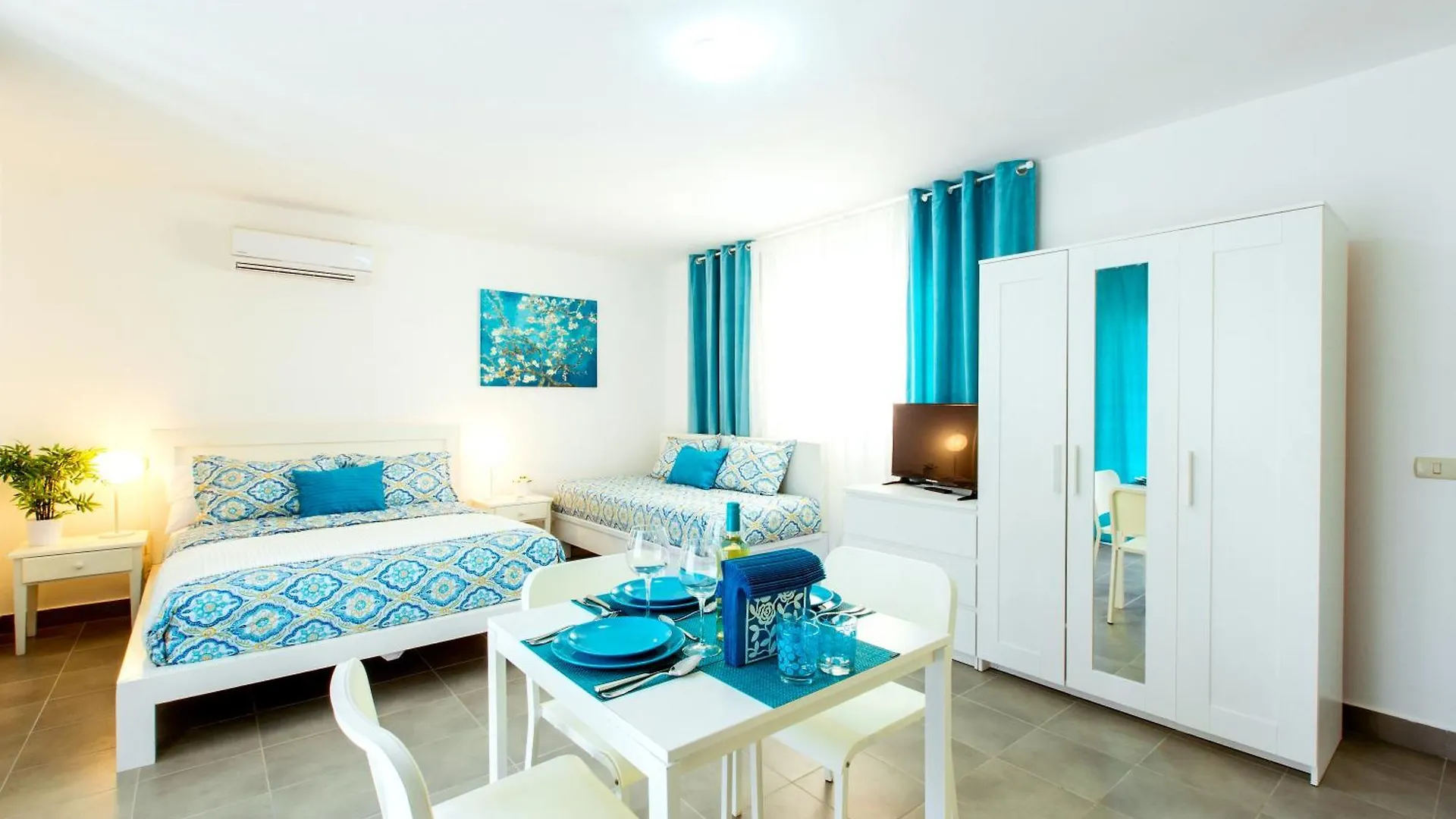Tropicana Suites Deluxe Beach Club And Pool - Playa Los Corales Punta Cana
