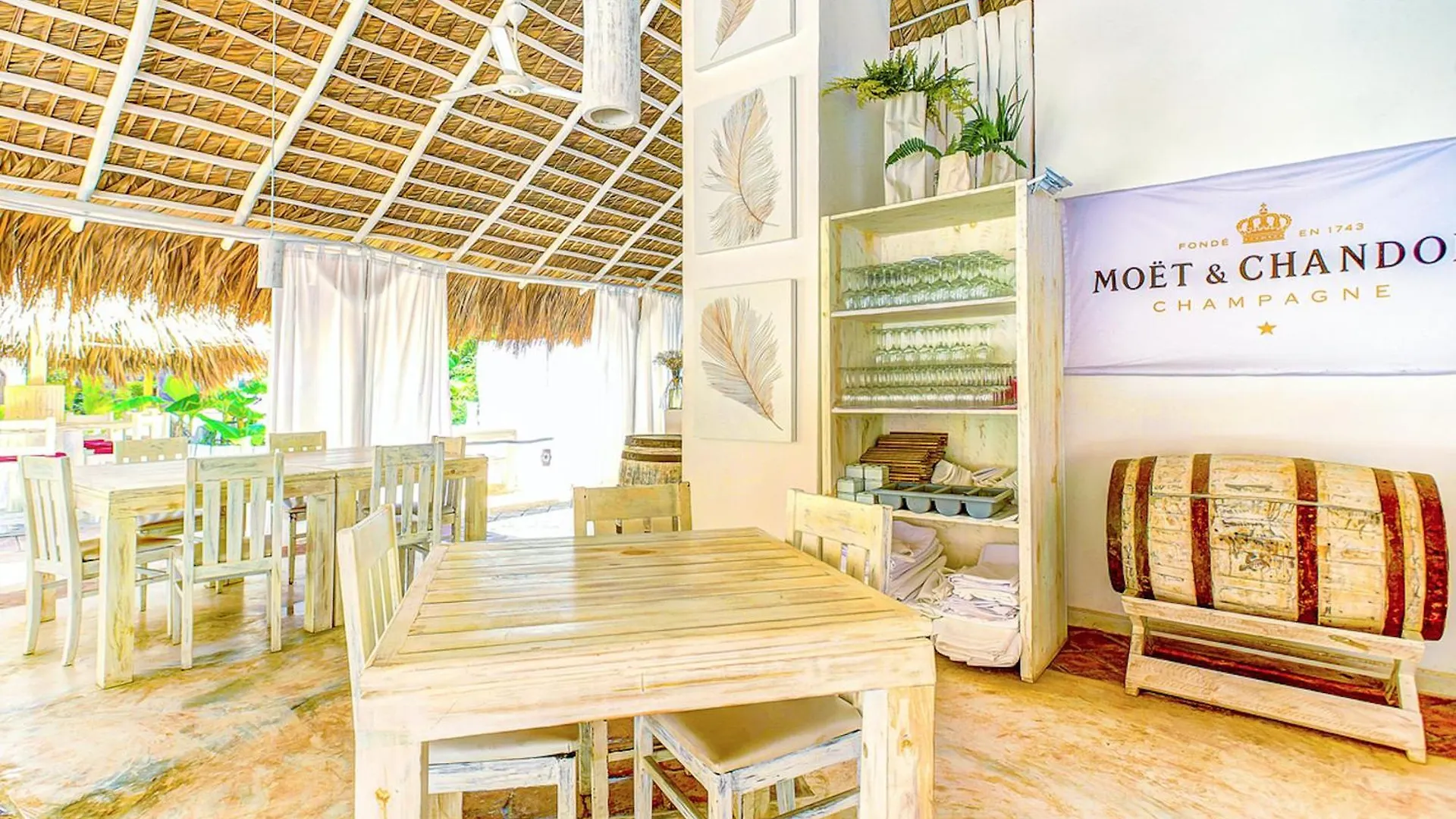 Hotel Tropicana Suites Deluxe Beach Club And Pool - Playa Los Corales Punta Cana