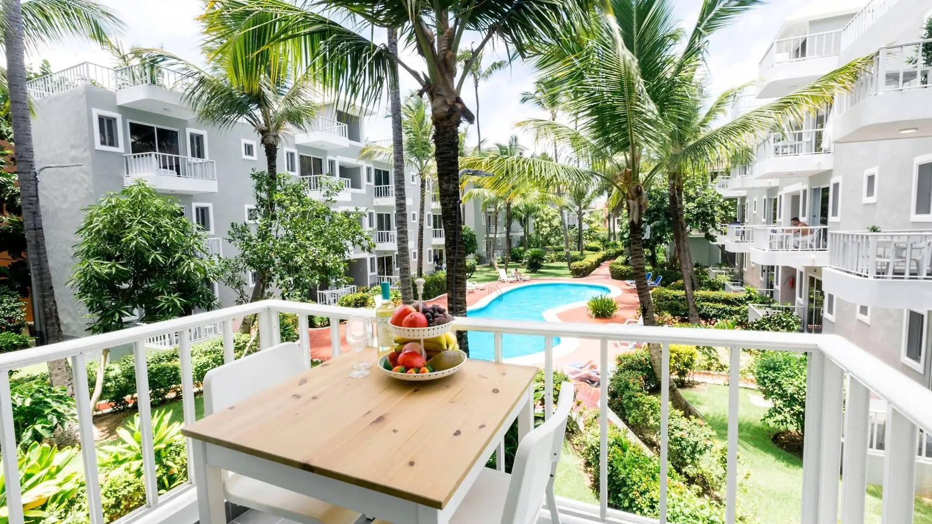 Tropicana Suites Deluxe Beach Club And Pool - Playa Los Corales Punta Cana