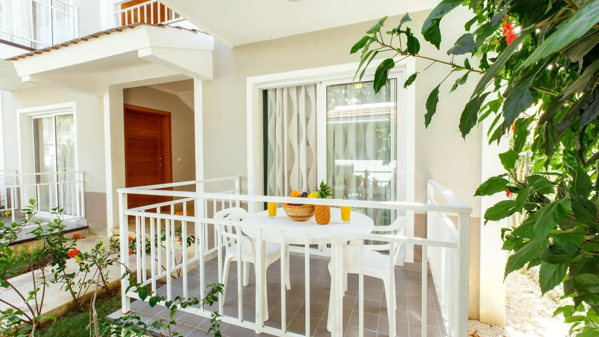 Hotel Tropicana Suites Deluxe Beach Club And Pool - Playa Los Corales Punta Cana